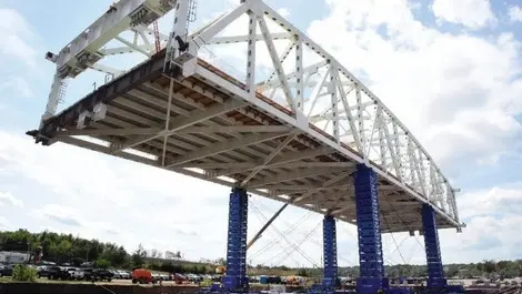 Jack-up systems provide safety for heavy lifts